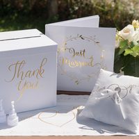 Urne, livre d'or et coussin d'alliance